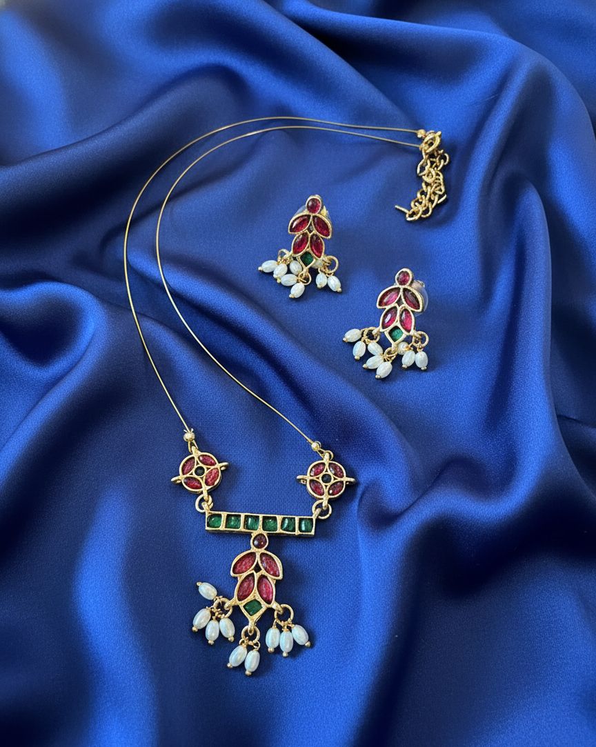 Kuchen style necklace set